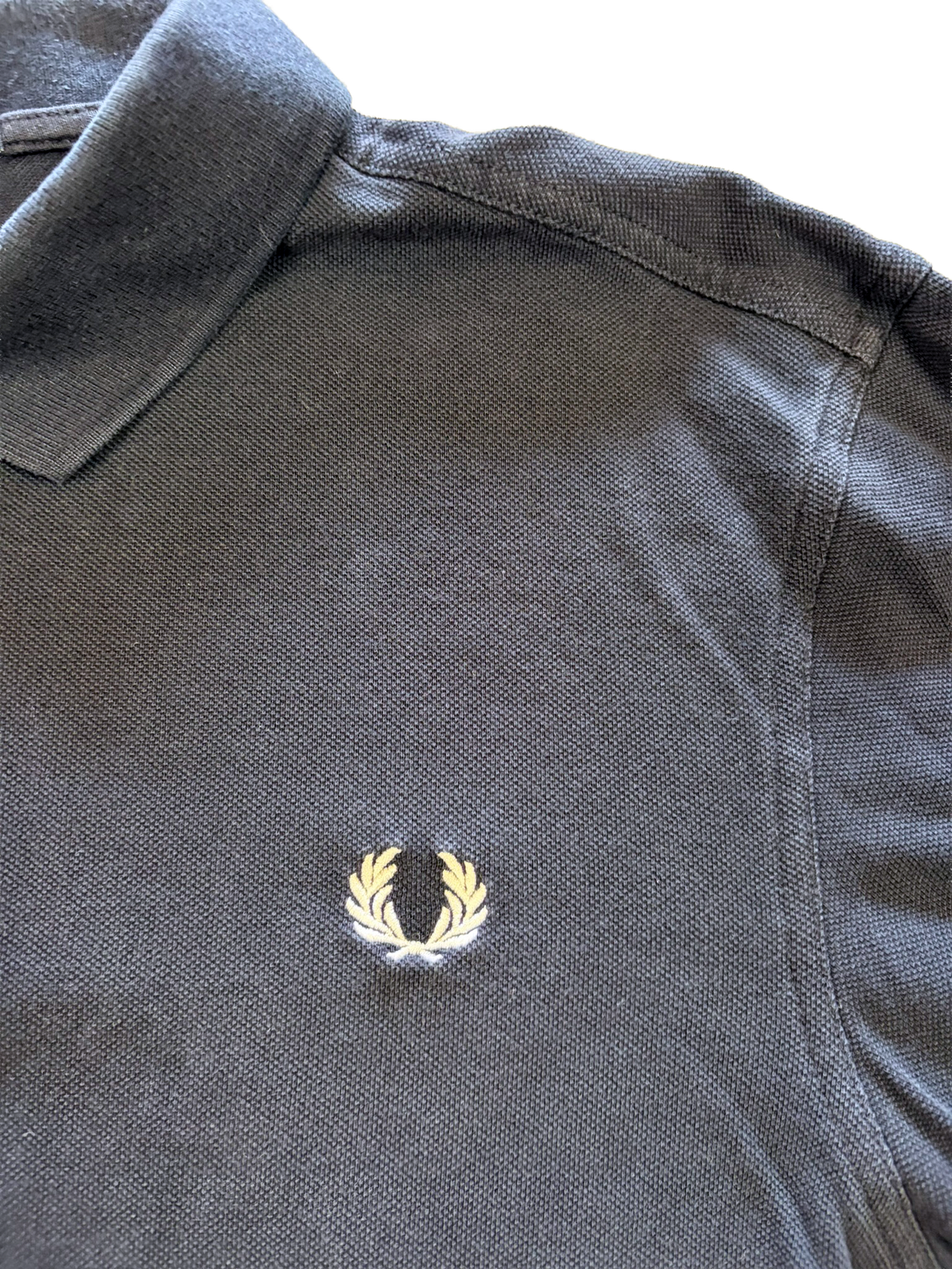 Fred Perry Polo Shirt Schwarz – Weißes Laurel Wreath Logo – Größe L